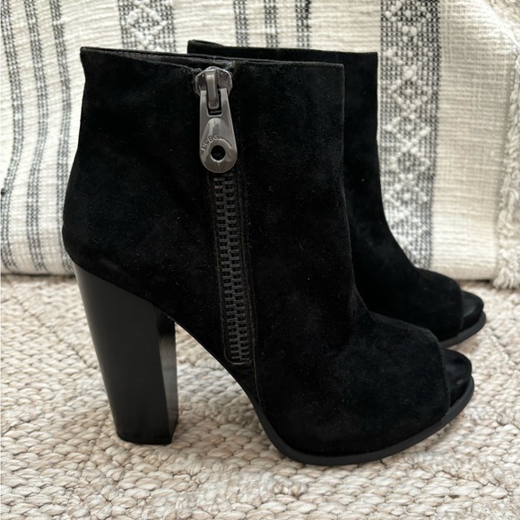 BCBGeneration Rocco Black Suede Open Toe Booties Size 8.5 - Picture 1 of 8